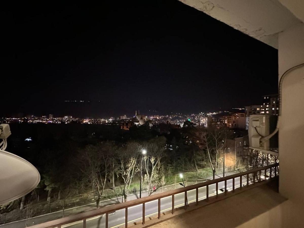 5 Rooms Near 300 Aragveli Metro Station Tbilisi Exterior photo